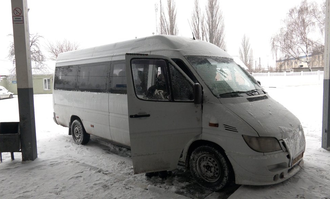 Міська влада відмовилась продовжувати маршрутку до пішохідного мосту: як бути людям?