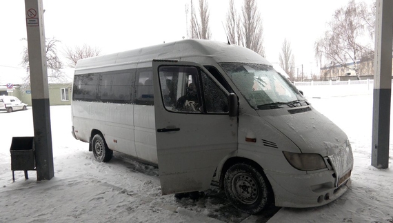 Міська влада відмовилась продовжувати маршрутку до пішохідного мосту: як бути людям?