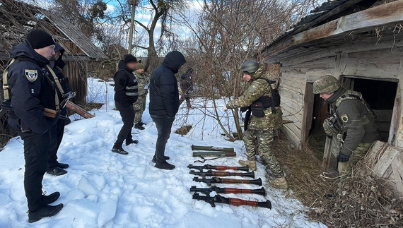 У напіврозваленому сараї знайшли арсенал російської зброї