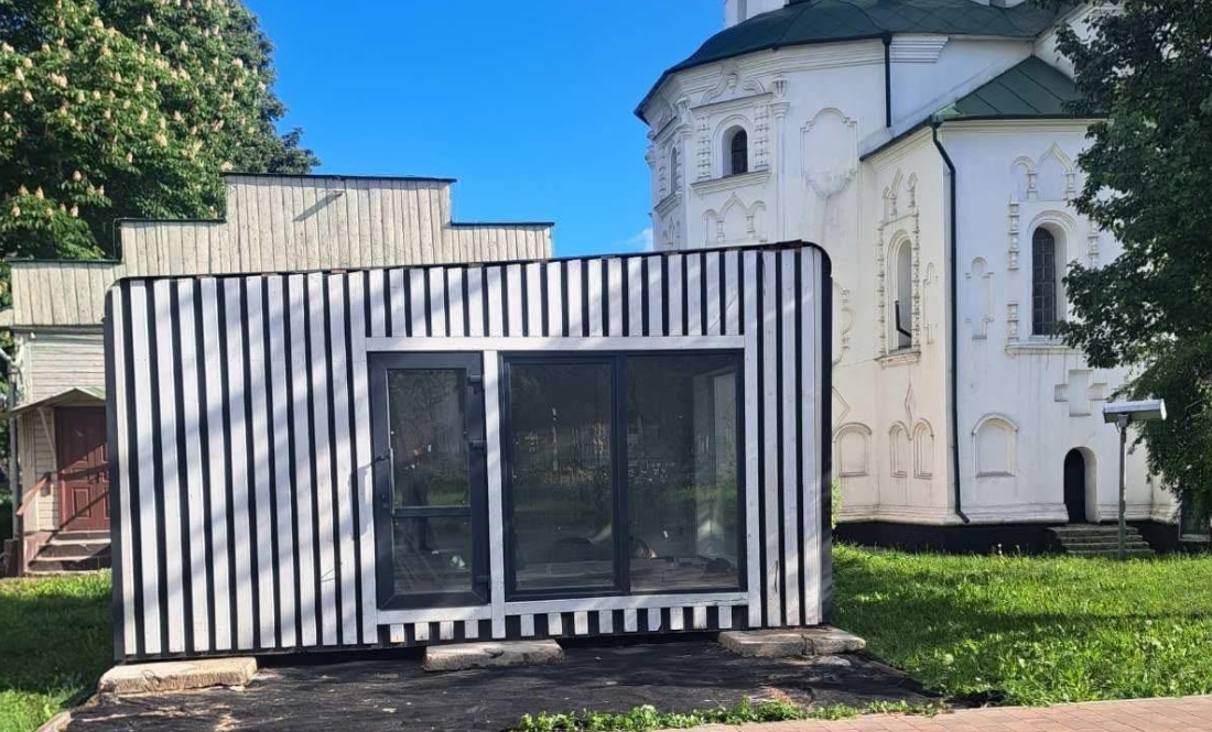 В обласному центрі встановили кіоск, який сколихнув громаду