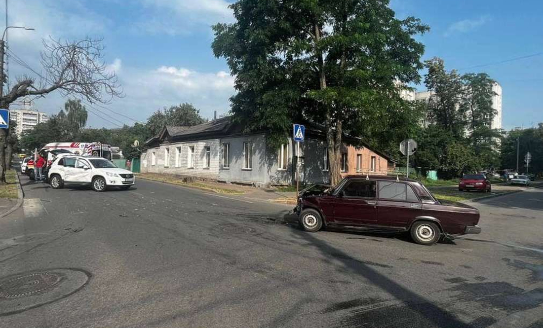 ДТП у Чернігові: ВАЗ протаранив Volkswagen
