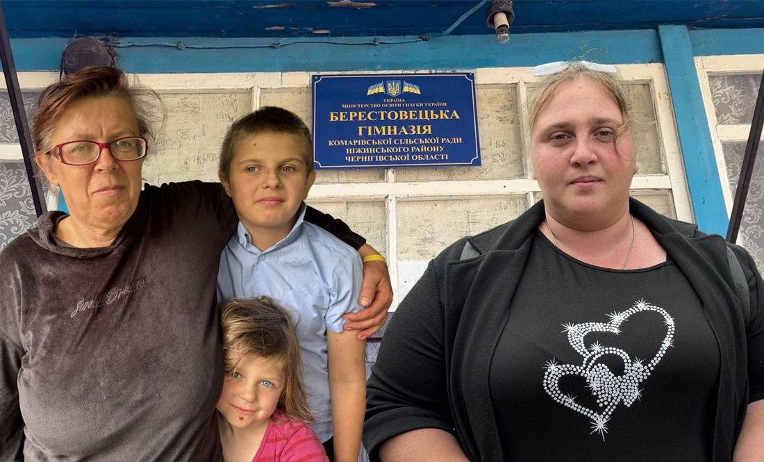 Олена Будік з сином Глібом та донькою Асею,  Марина Кривцова