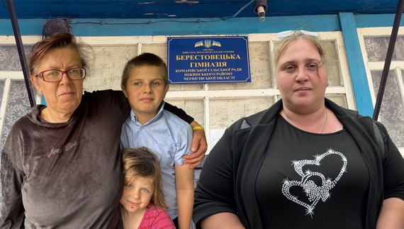 Олена Будік з сином Глібом та донькою Асею,  Марина Кривцова