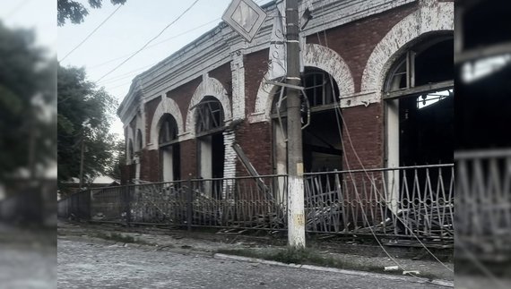 Удари по прикордонній громаді: шматки рельс впали на базарі і кладовищі