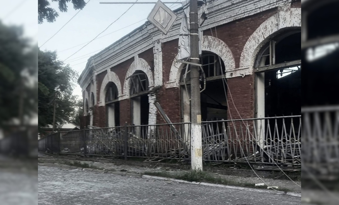 Удари по прикордонній громаді: шматки рельс впали на базарі і кладовищі
