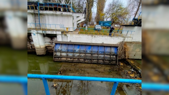 Ремонт шлюзу на Острі: місцеві жителі критикують