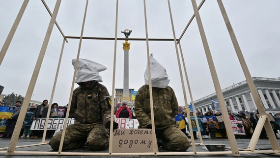 Чернігівку, чий чоловік-військовий 2 роки перебуває у полоні в рф, росіяни змушують виходити на протести проти української влади