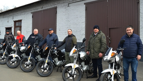 Лісівники з новенькими мотоциклами