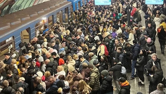 У Києві - майже добові тривоги у зв’язку із загрозою ударів дронами. Торік ворог чинив так само із Черніговом