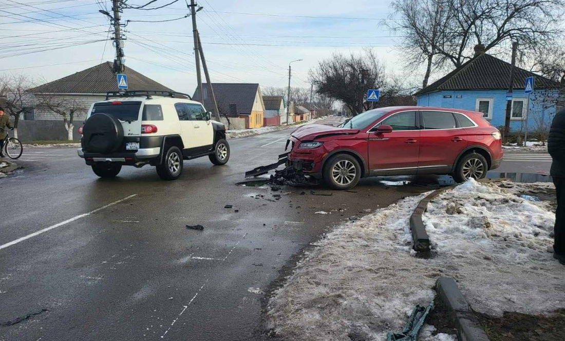 ДТП у Прилуках - Лінкольн протаранив "ВАЗ"