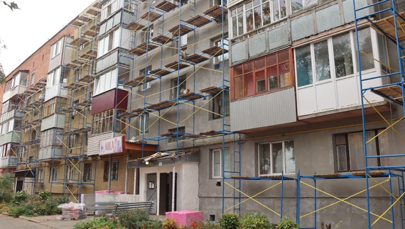 У Борзні утеплюють багатоповерхівки