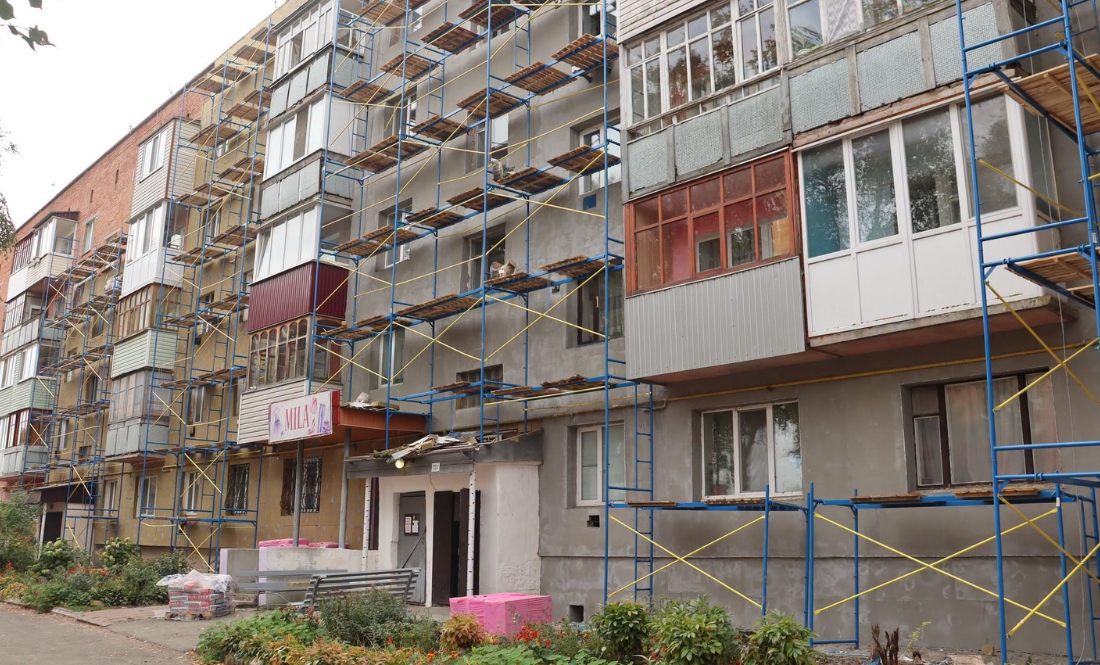 У Борзні утеплюють багатоповерхівки
