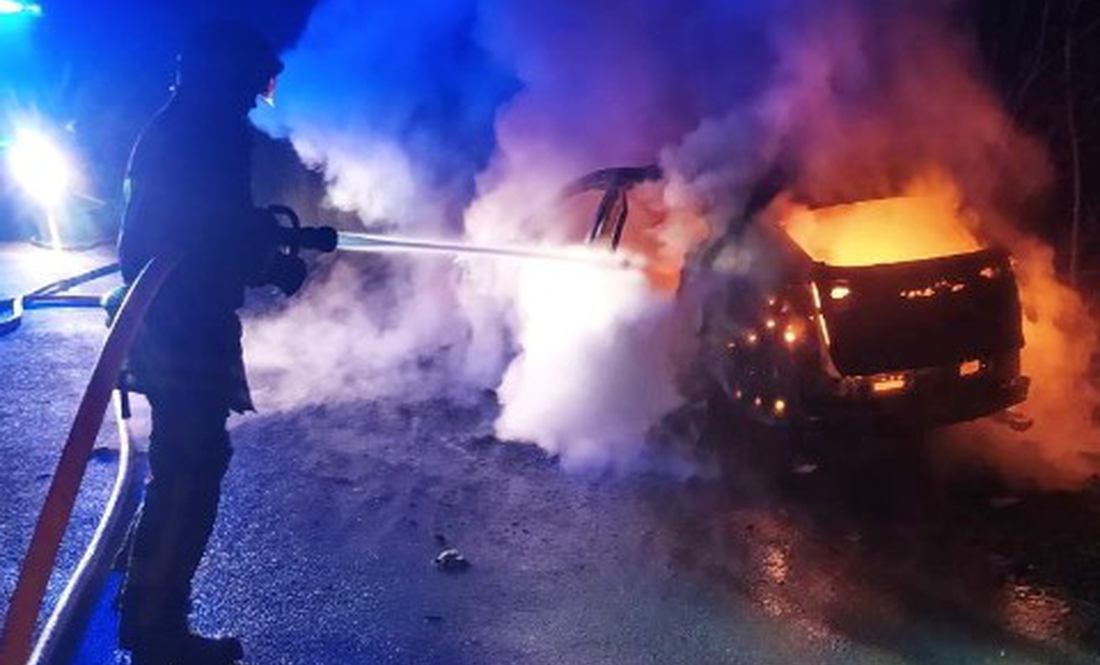 Масштабна пожежа на Чернігівщині: вогонь знищив гараж та пошкодив будинок