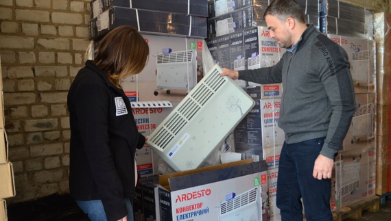 Парти й стільці розмістять в укритті: школи Чернігівщини отримали нові меблі та обігрівачі