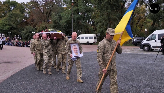Прощалися з Героєм у Катерининській церкві