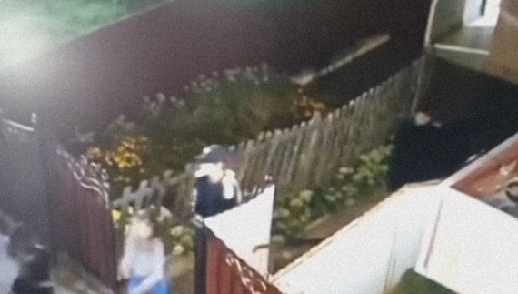 Підлітки зняли двері з громадської вбиральні