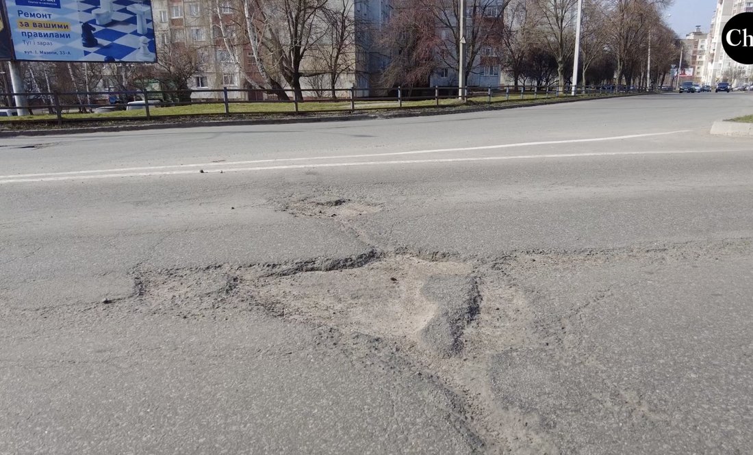 Коло на перетині вул.Кільцевої та 1-ї танкової бригади. Березень 2026 року