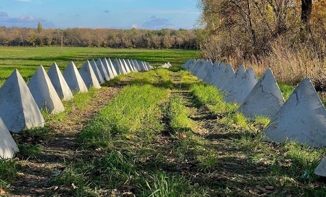 Білорусь у прикордонні з Чернігівщиною встановила «Зуби дракона»