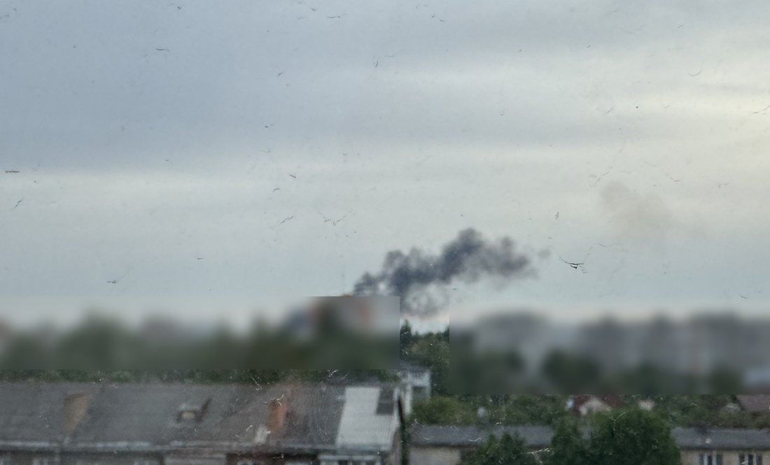 На Черніговом стовп диму після вибуху. 19 травня 2026 року