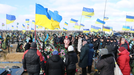 У Киїнці на Чернігівщині вшанували пам'ять загиблих поліцейських: на честь Героїв відкрили меморіальну дошку