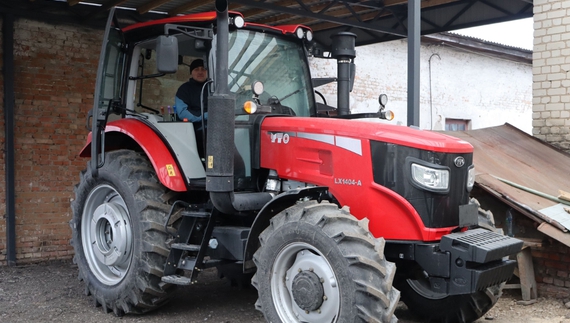 У місті на Чернігівщині купили китайський трактор за мільйони
