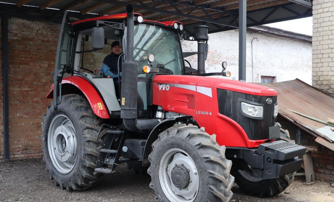 У місті на Чернігівщині купили китайський трактор за мільйони