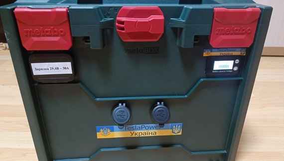 Подружжя з Чернігова збирає недорогі зарядні станції