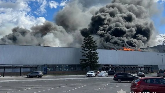 Пожежа на тютюновій фабриці British American Tobacco у Прилуках після удару дрона
