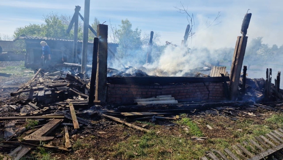 У прикордонній громаді Чернігівщини вщент згорів житловий будинок – влучив ворожий боєприпас