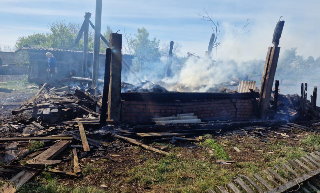 У прикордонній громаді Чернігівщини вщент згорів житловий будинок – влучив ворожий боєприпас