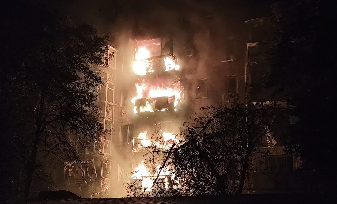 У Ніжині горять багатоповерхівка та "Нова пошта"