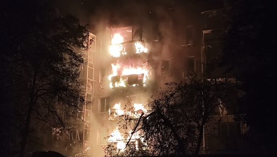 У Ніжині горять багатоповерхівка та "Нова пошта"