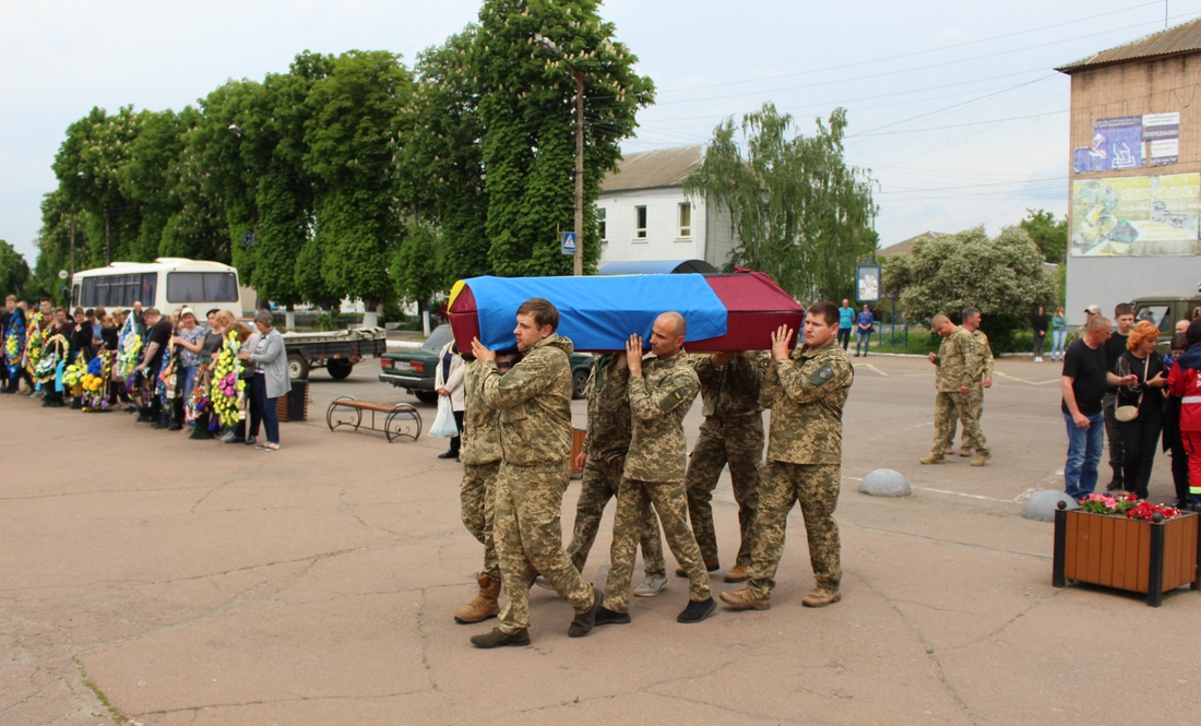 У Варві поховали загиблого на Харківщині бійця