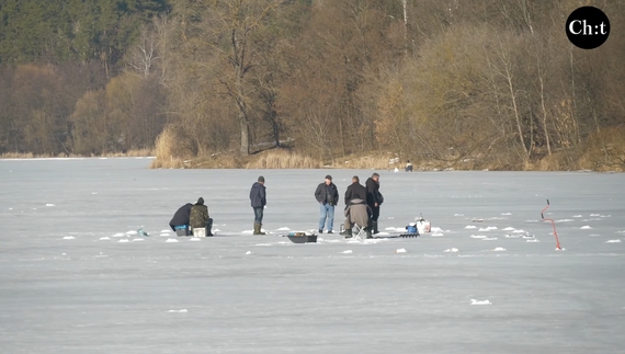 У Чернігові попередили рибалок: на Стрижні скидатимуть лід