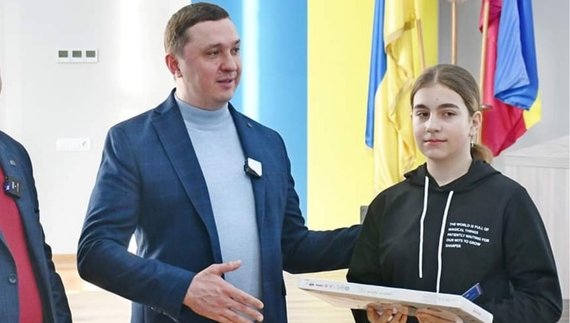 Олександр Кодола нагородив Катерину Подгорську
