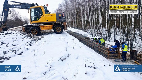 На трасі Київ - Суми - Юнаківка поблизу Прилук відновлені дорожні роботи