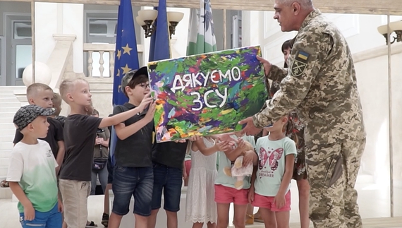 Діти намалювали картину для воїнів