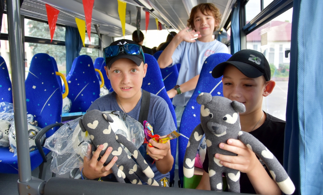 Коропські школярі у новенькому шкільному автобусі