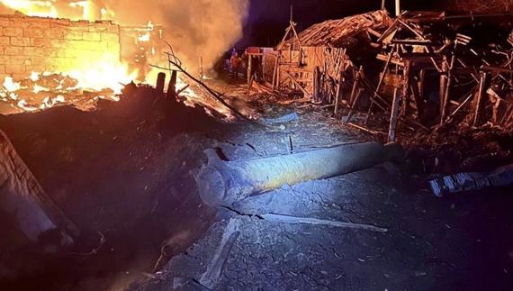 Росіяни вдарили ракетою по селу на Чернігівщині: вщент зруйновано будинок