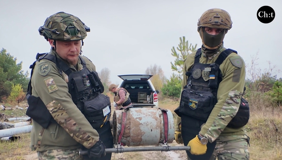 Вибухотехніки готуються знищити бойові частини «шахедів»