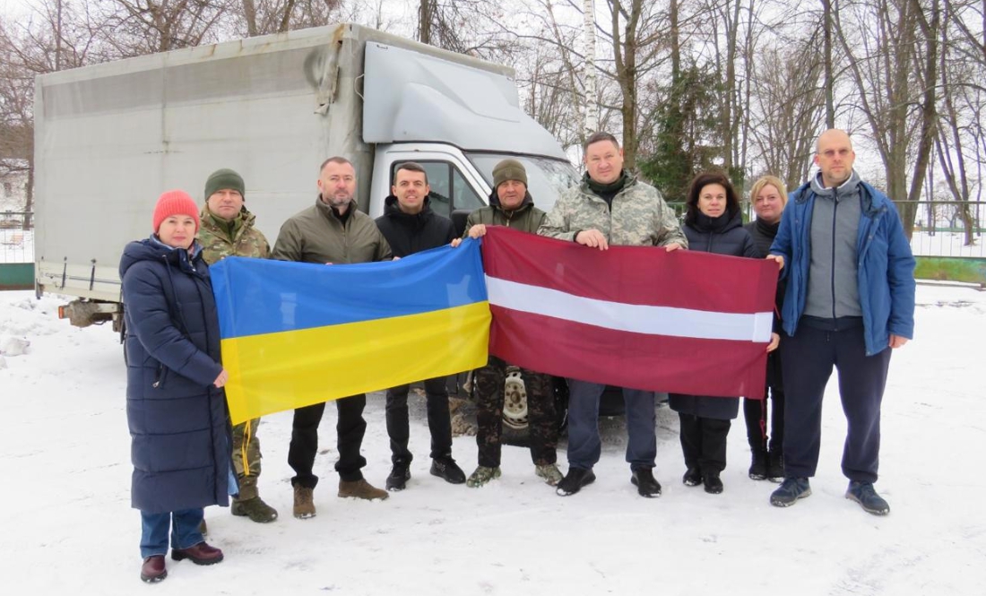 Латвійський мер подарував прикордонній громаді евакуаційний автомобіль