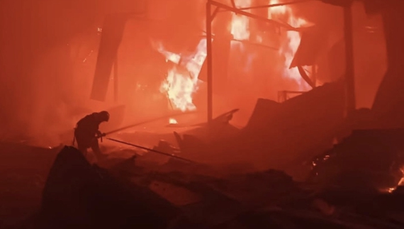 Пожежа у фермерському господарстві після обстрілу вночі 10 січня