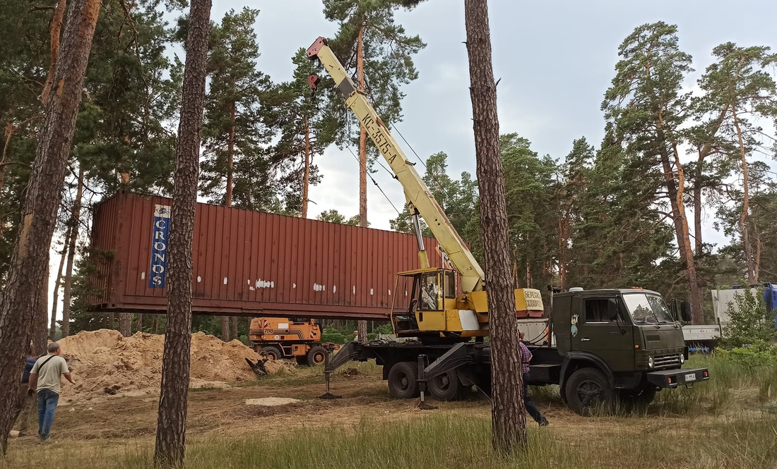 У громаді на Чернігівщині роблять нові бомбосховища — із морських контейнерів