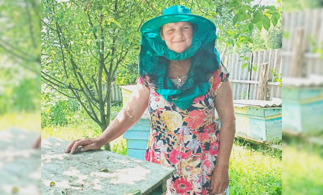 Ніна Мозоль на своїй пасіці