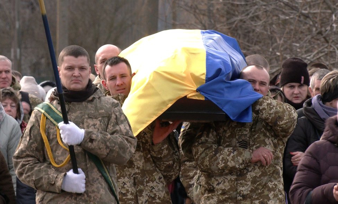 Зник безвісти після бою біля Чернігова: у громаді попрощалися із прикордонником, якого шукали майже рік