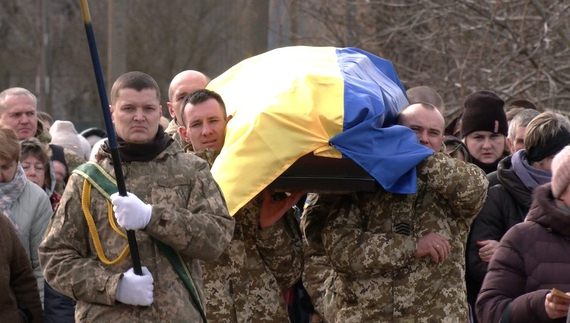 Зник безвісти після бою біля Чернігова: у громаді попрощалися із прикордонником, якого шукали майже рік