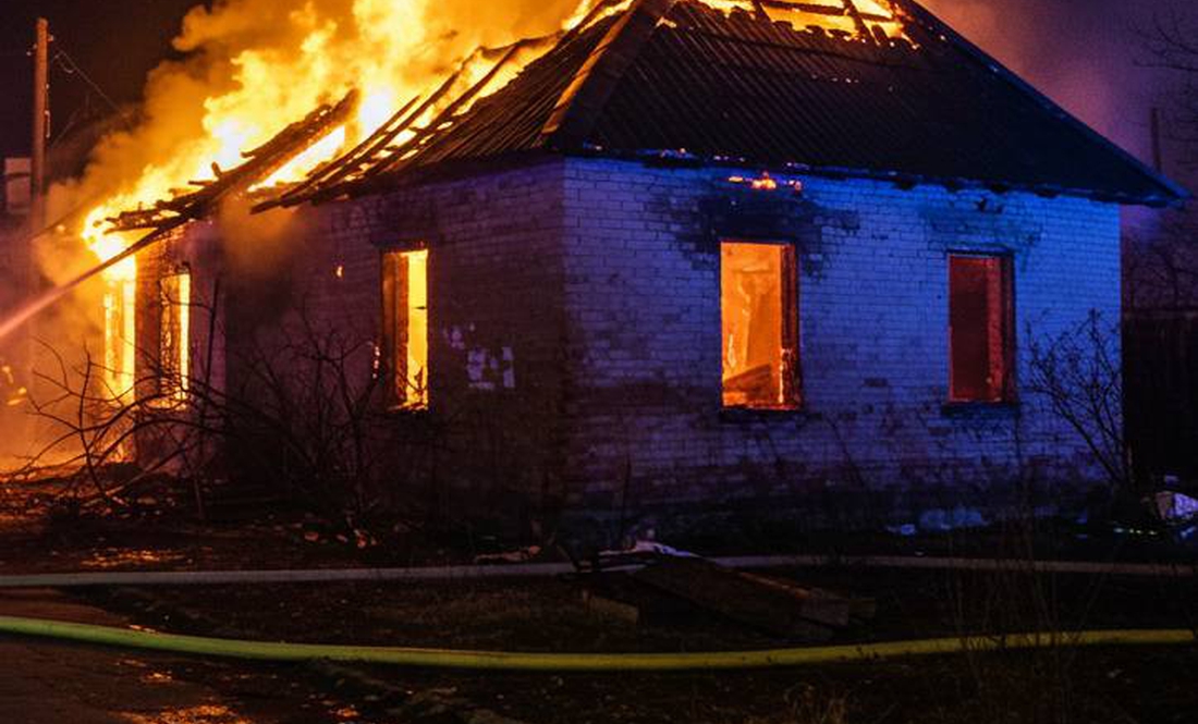 Дві нічні пожежі на Чернігівщині: горіли будинок та квартира