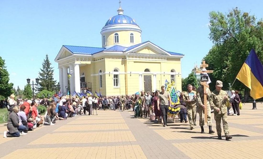 У Прилуках громада прощалася з 22-річним бійцем, який загинув на Донбасі