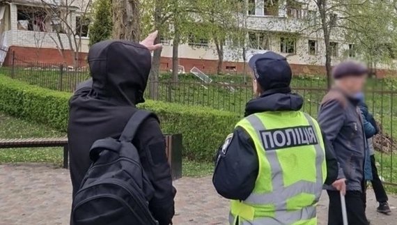 Поліція та комунальники: що відбувається на місці прильоту в Чернігові