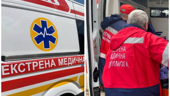 Бувало, що з хати на ношах виносити треба: медики йдуть до пацієнтки пішки